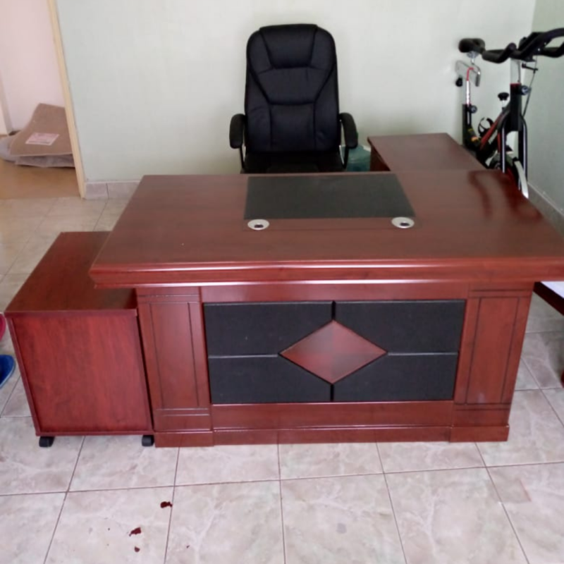 Zoe executive desk 1400mm