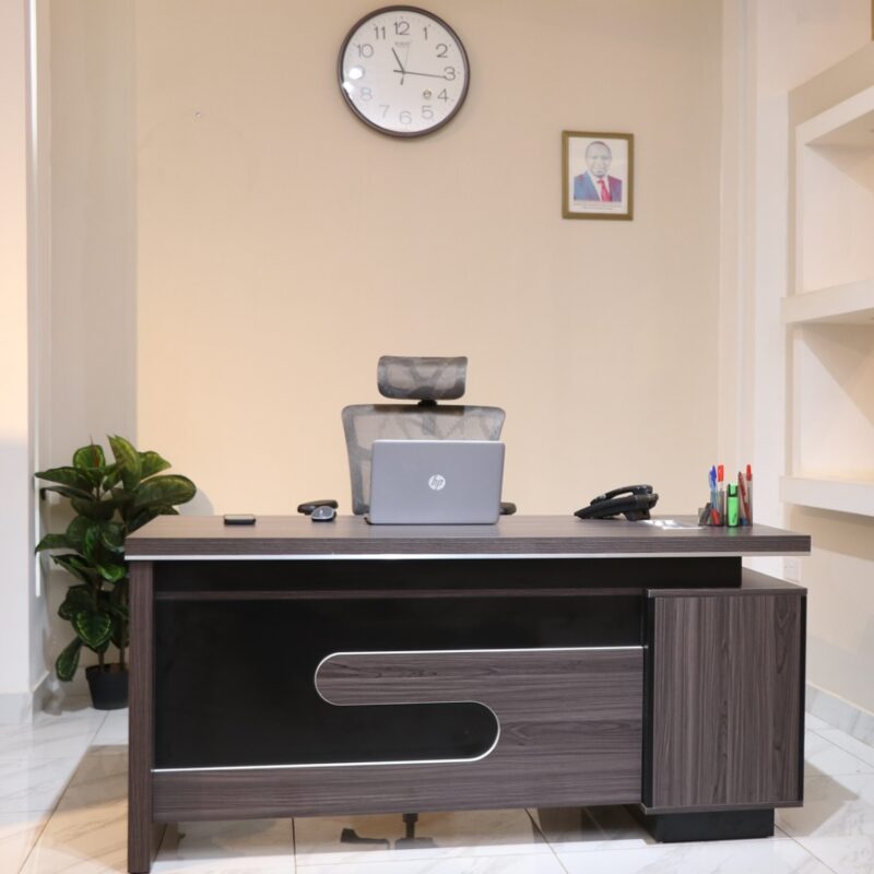 Zoe executive desk 1600mm