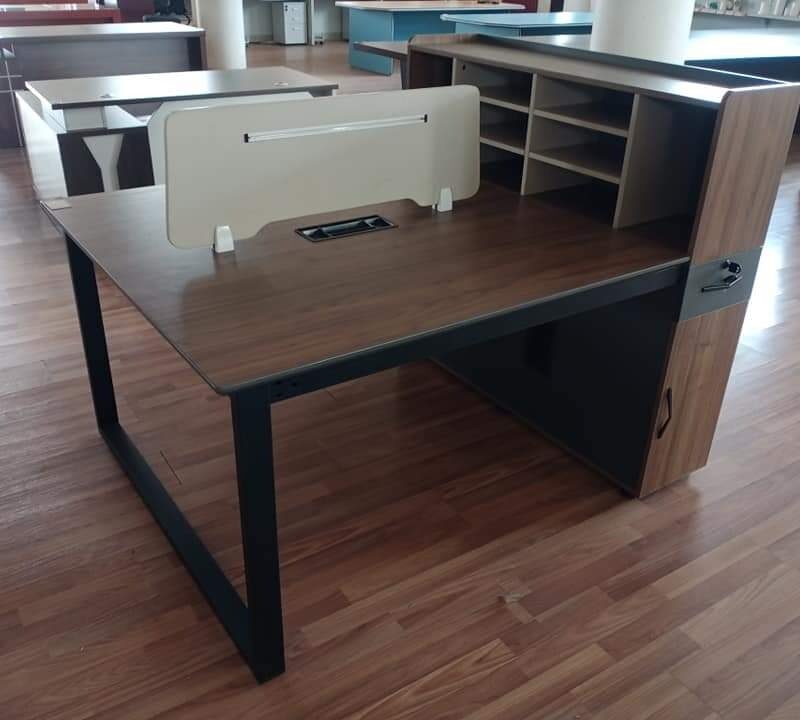 Two way workstation