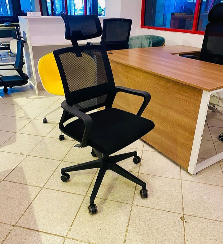 Ergonomic Head Rest Office Seat, comfortable black high back mesh office Chair, high back chair, home and office high back mesh chair with armrest, Home office furniture, office black with high back mesh executive chair with armrest or headrest, office black with high back mesh executive chair with armrest or headrest in Kenya