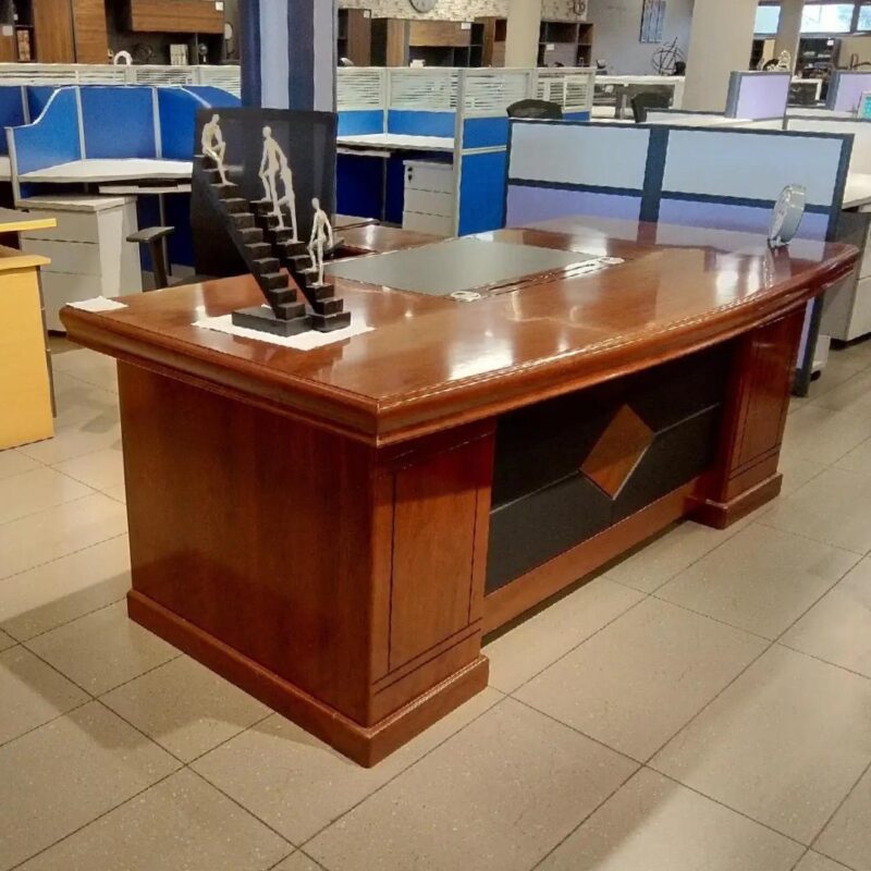 1.6 Meters executive desk