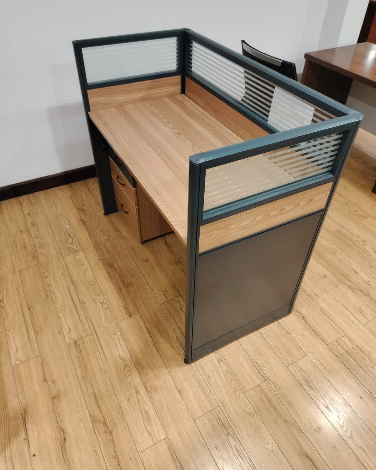 One Way Modular Workstation